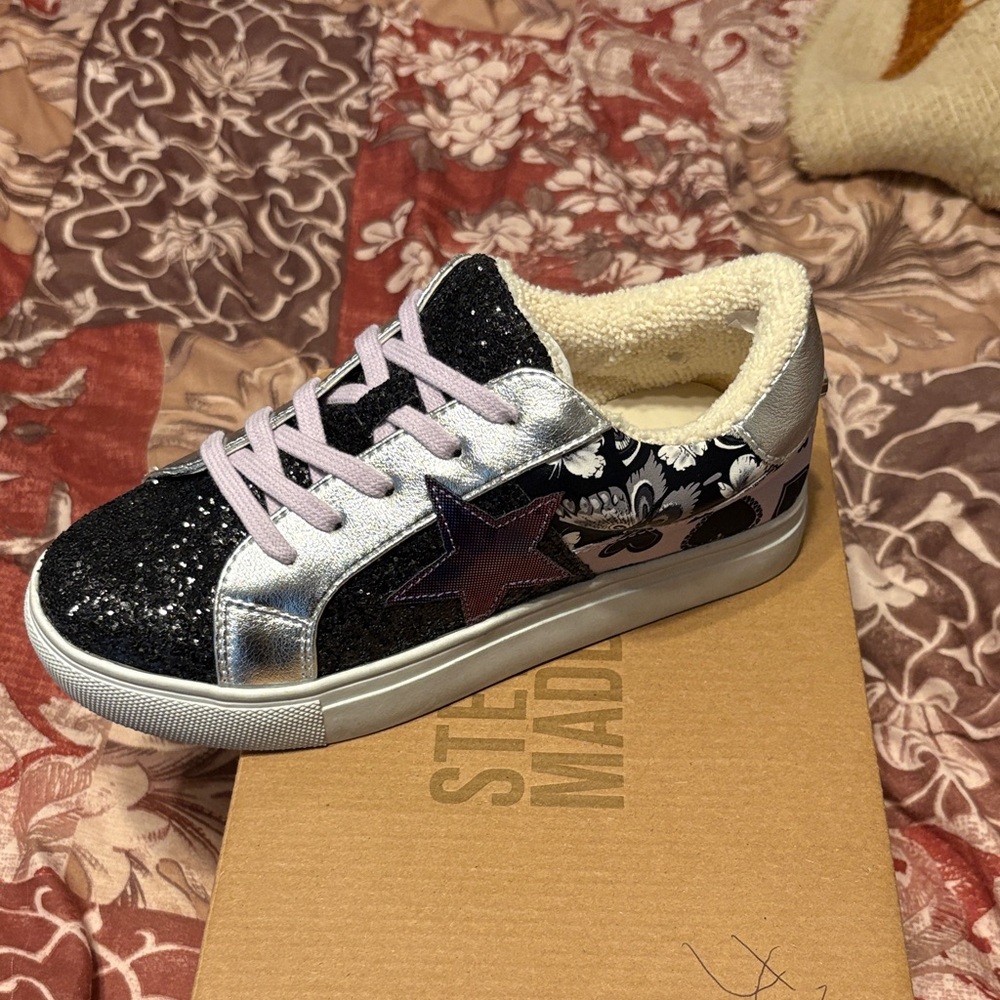 Kids Black Glitter Star Sneaker with Silver Accents - Casual Comfort